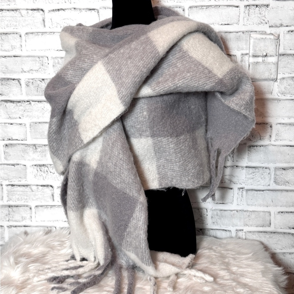Steve Madden Gray‎ and Cream Steve Madden winter Scarf women’s